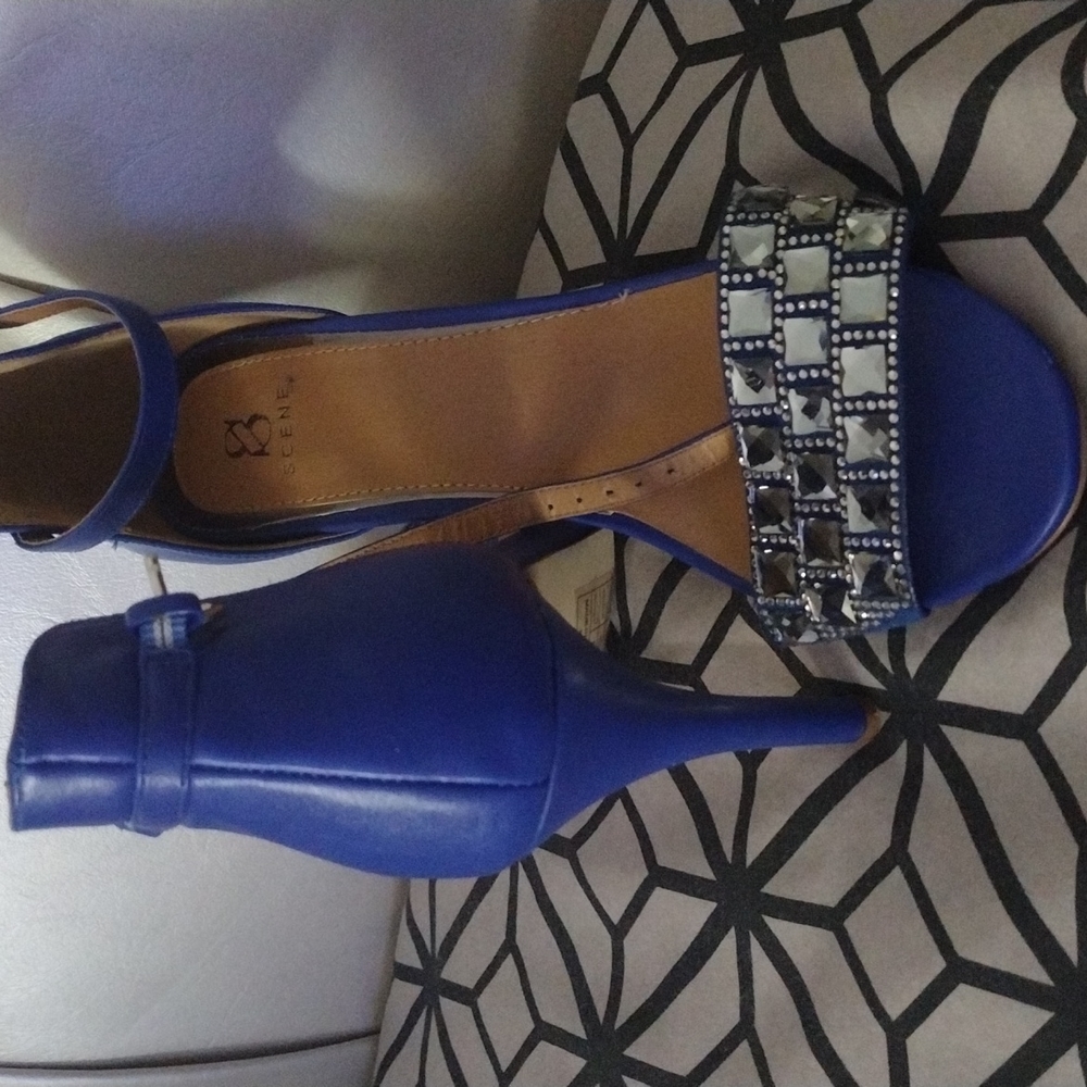 Shoes - Picture 3 of 4
